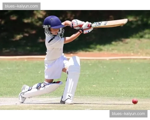 特写：在伦敦的棒球体验馆，英国孩子们第一次尝试挥棒击球